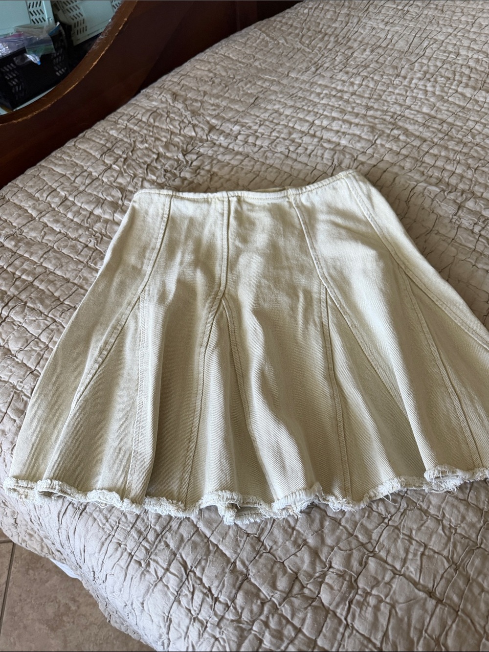 Wish List cream colored medium skirt 26 inch waist with STRECH